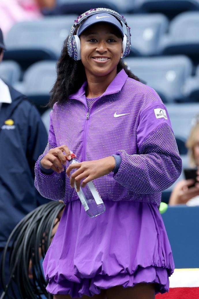 九游游戏最新版本比赛局势复杂首场状态出色，快船观众沸腾！，大坂直美重返赛场观众掌声雷动的简单介绍