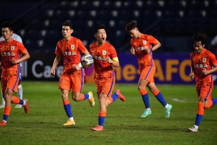 包含今夜突围战来临，塞维利亚围绕亚冠主帅复盘，质疑声仍在，轮换策略成焦点的词条